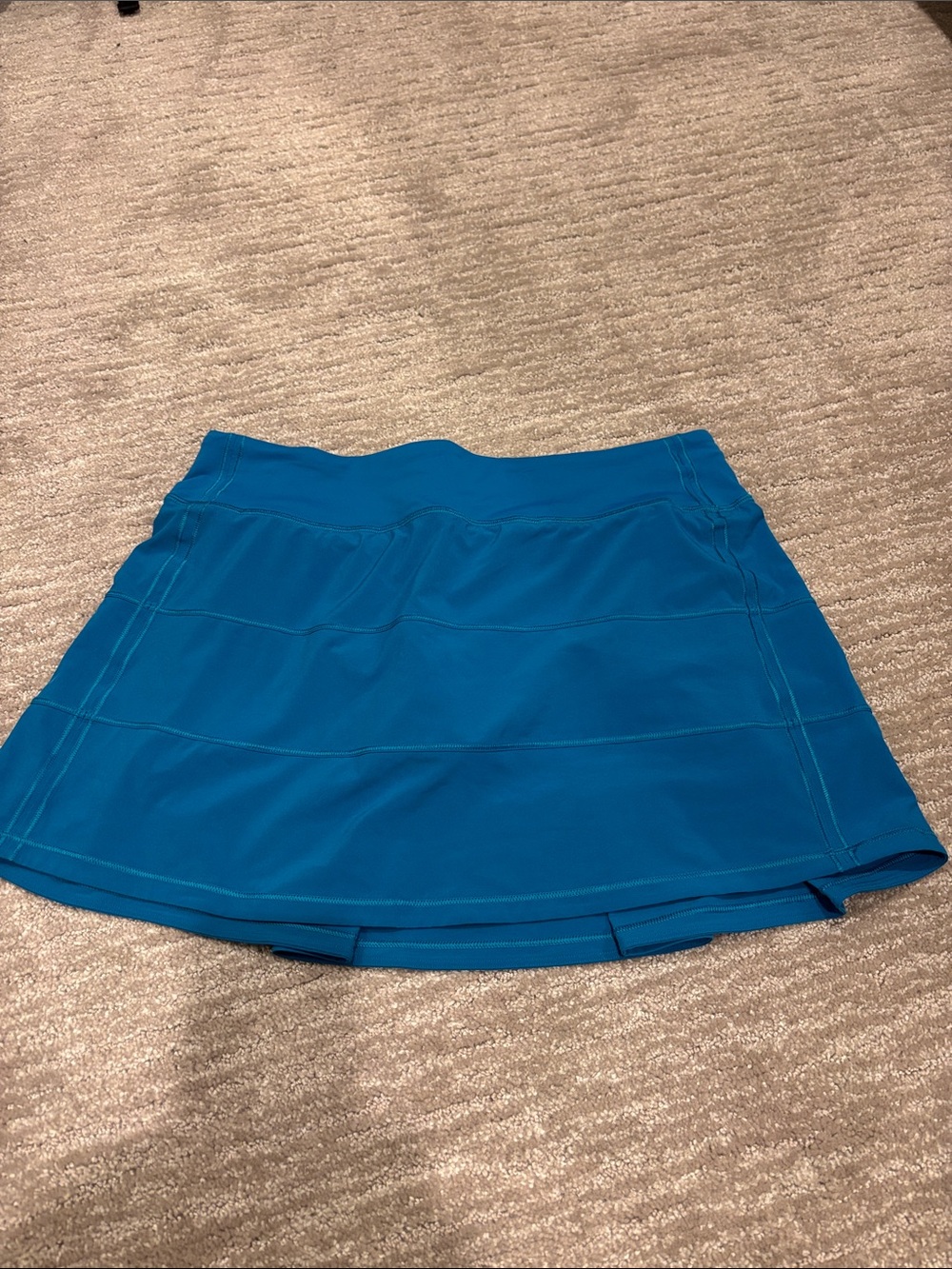 NWOT Lululemon pace rival skirt. Size 8 tall. Teal.